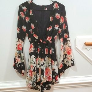 Black Floral Romper sz S